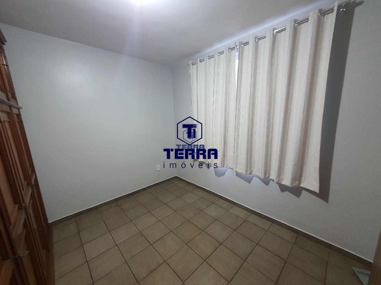 Imagens do imóveis Apartamento com 3 quartos, revertido para 2 quartos com excelente localização em