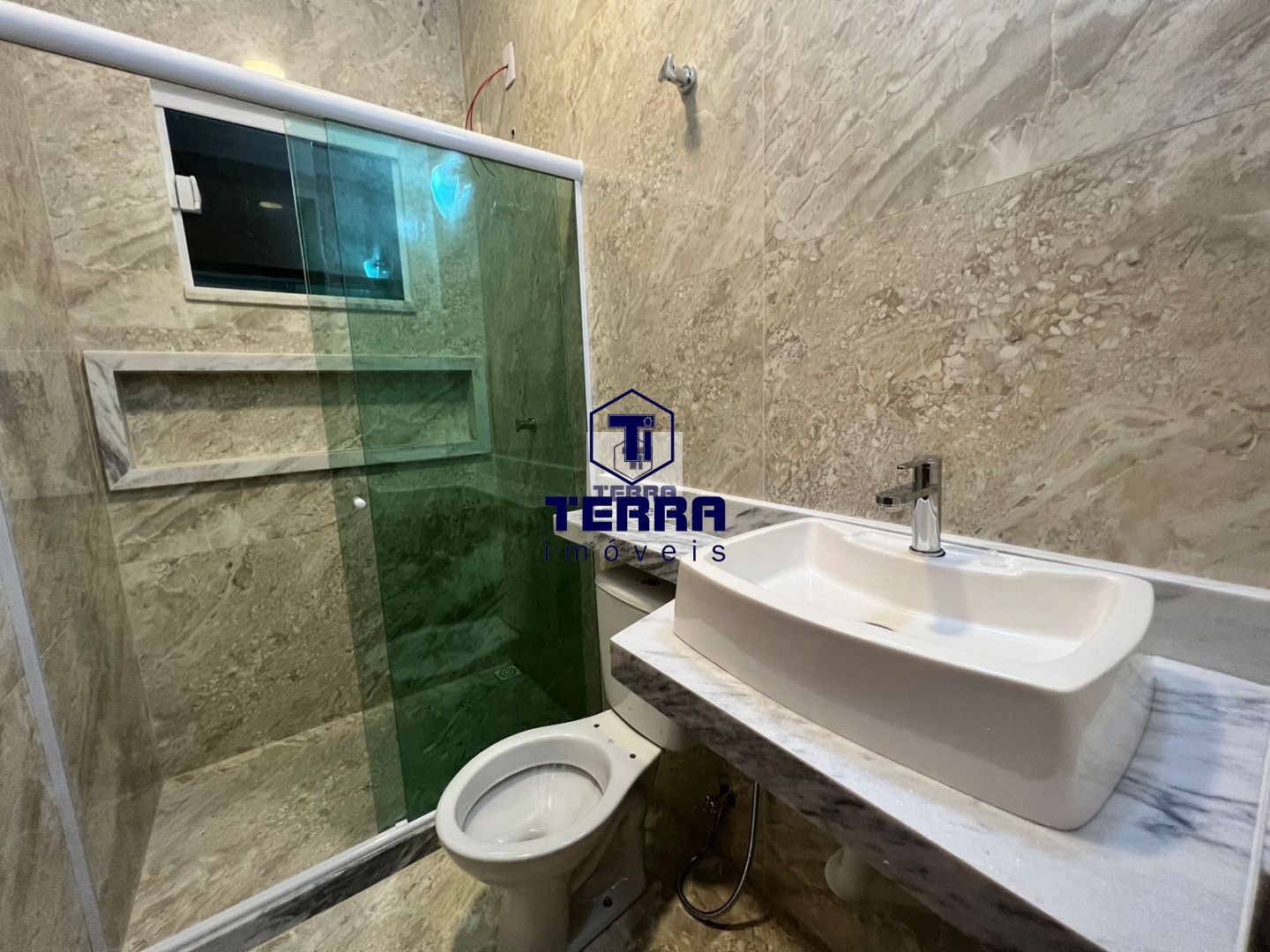 Imagens do imóveis Ampla casa 3 quartos sendo 2 suítes, pertinho da Praia de Itaipuaçu.