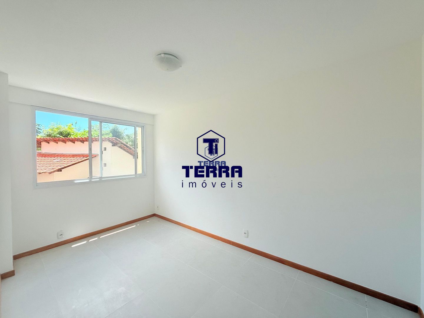 Imagens do imóveis 2 quartos sendo uma suíte e vaga de garagem no Portal de Itaipu.