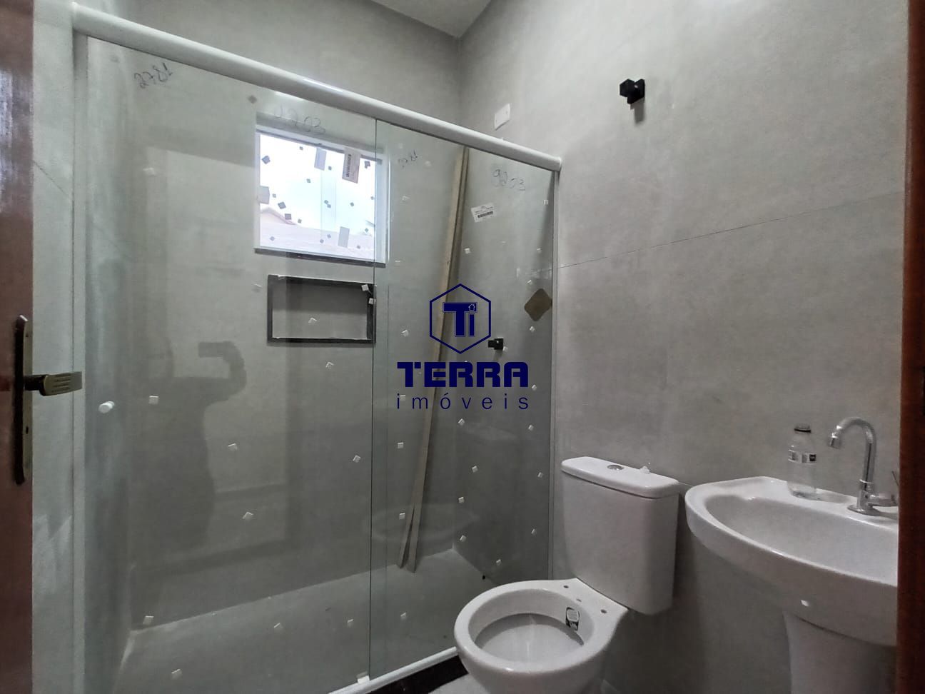 Imagens do imóveis Linear com 3 quartos, sendo 1 suíte e fino acabamento no Alferes Tiradentes.