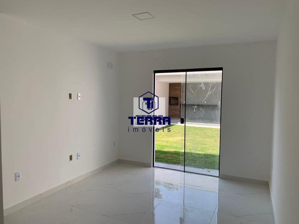 Imagens do imóveis São 3 quartos sendo 1 suíte junto e ao lado da Estrada dos Cajueiros.