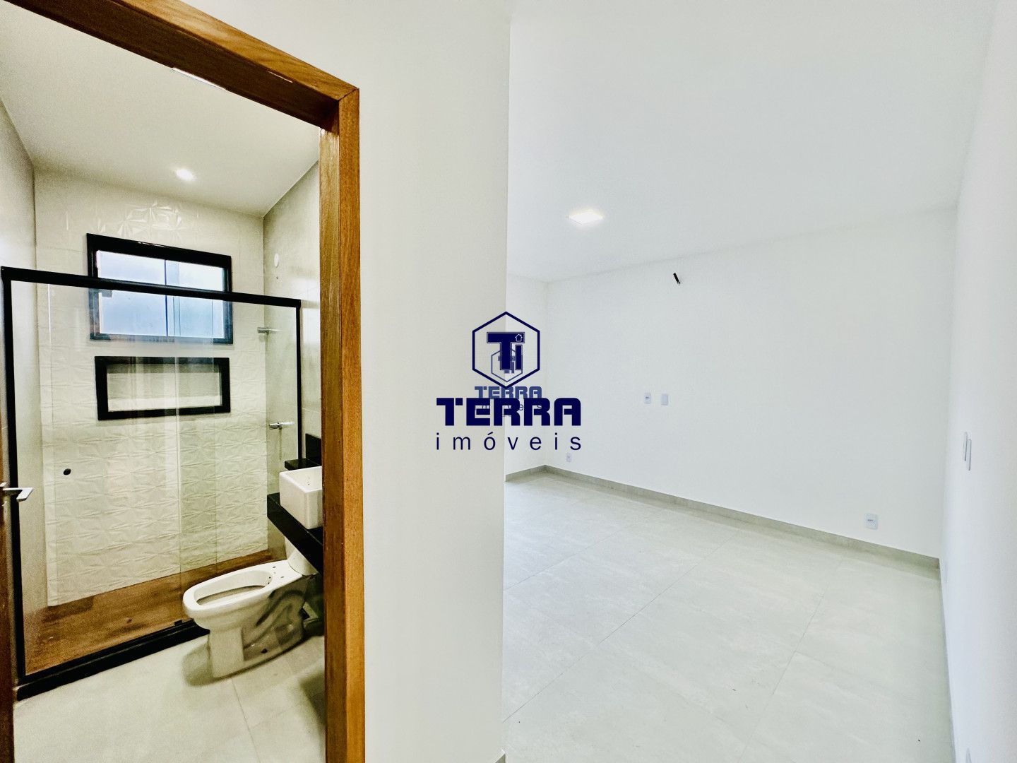 Imagens do imóveis São 3 quartos com 1 suíte junto e ao lado da Praia de Itaipuaçu.