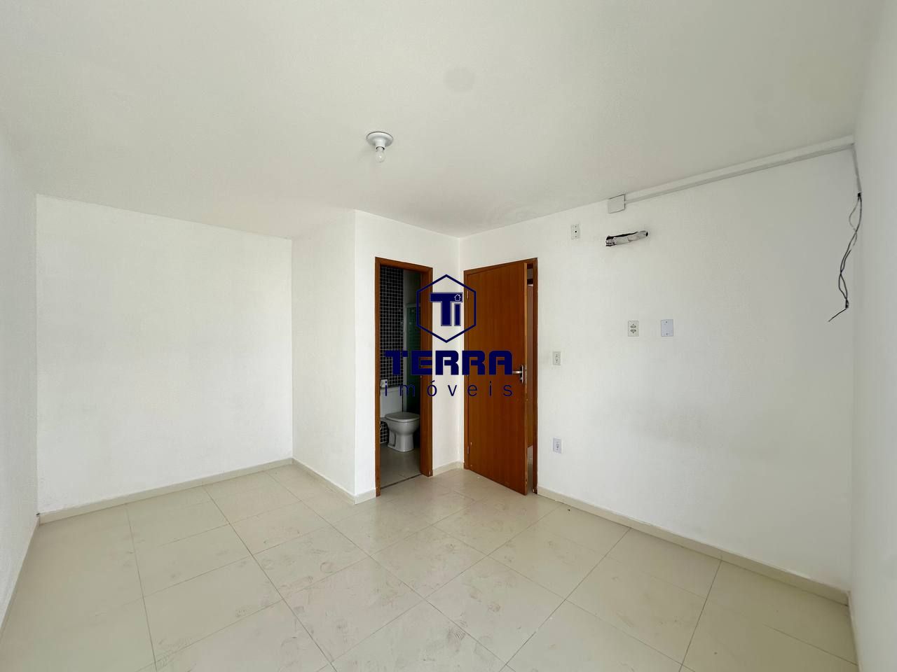 Imagens do imóveis Casa de vila com 2 suítes e vaga coberta ao lado do trevo de Maria Paula!