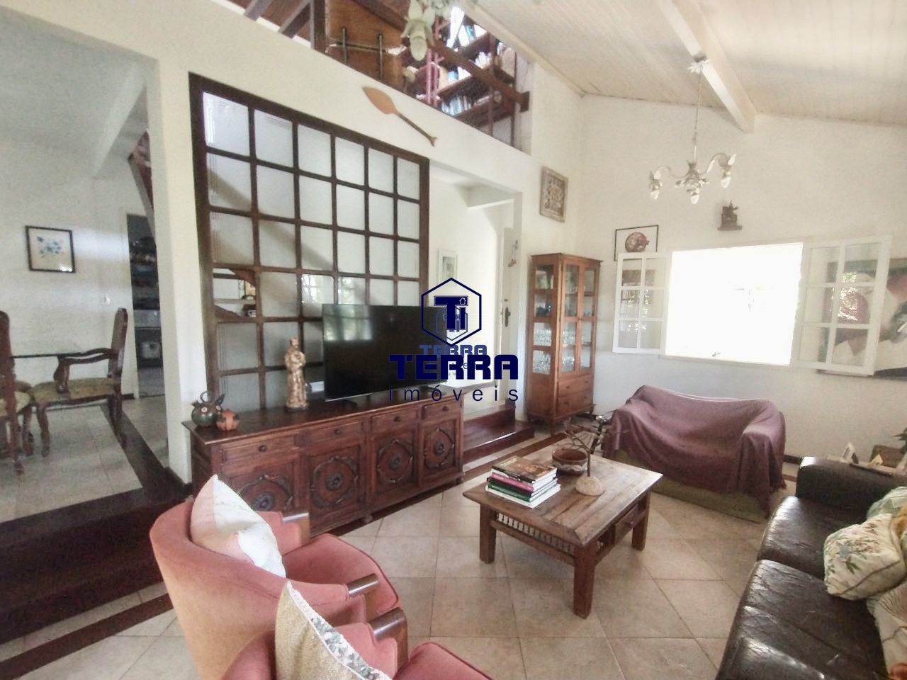 Imagens do imóveis Linda residência com 6 quartos sendo uma suíte com closet e vista panorâmica.