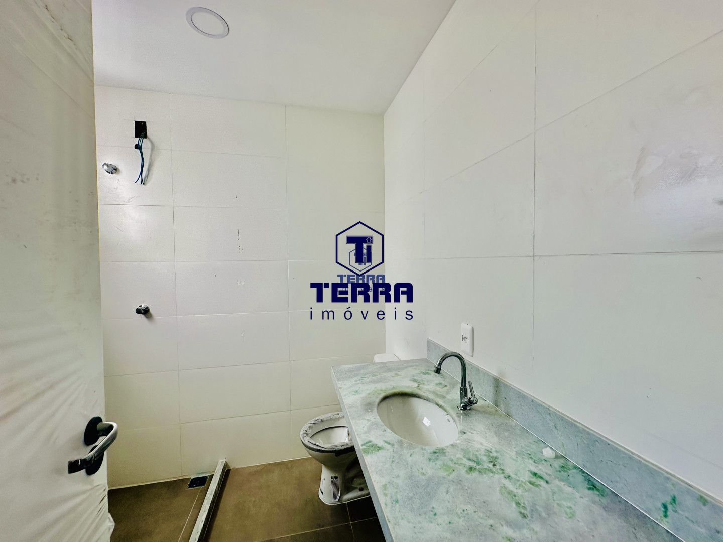 Imagens do imóveis São 3 quartos sendo 1 suíte de primeira locação em ótima localização!!!