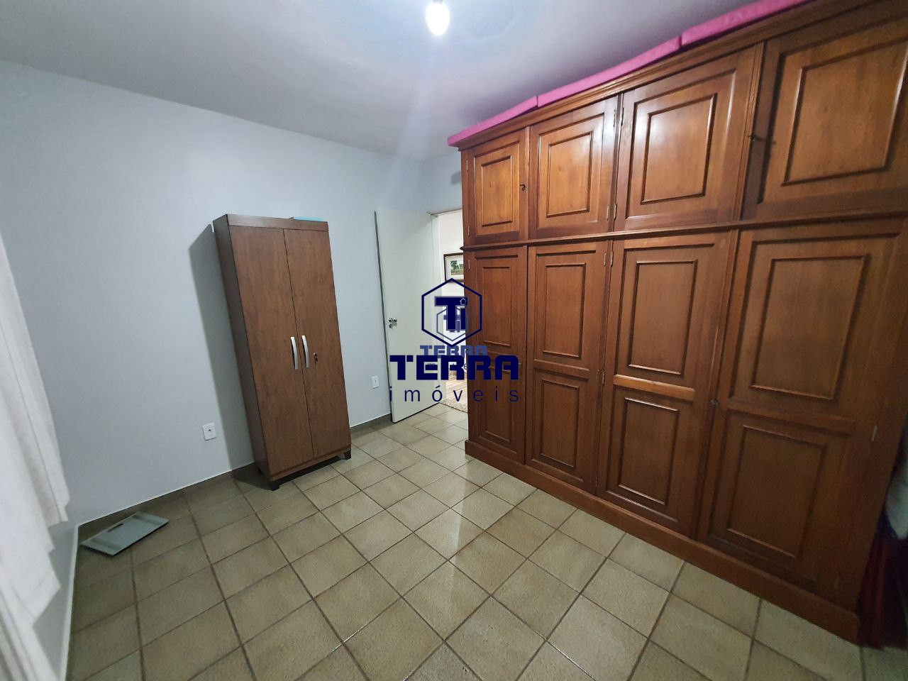 Imagens do imóveis Apartamento com 3 quartos, revertido para 2 quartos com excelente localização em