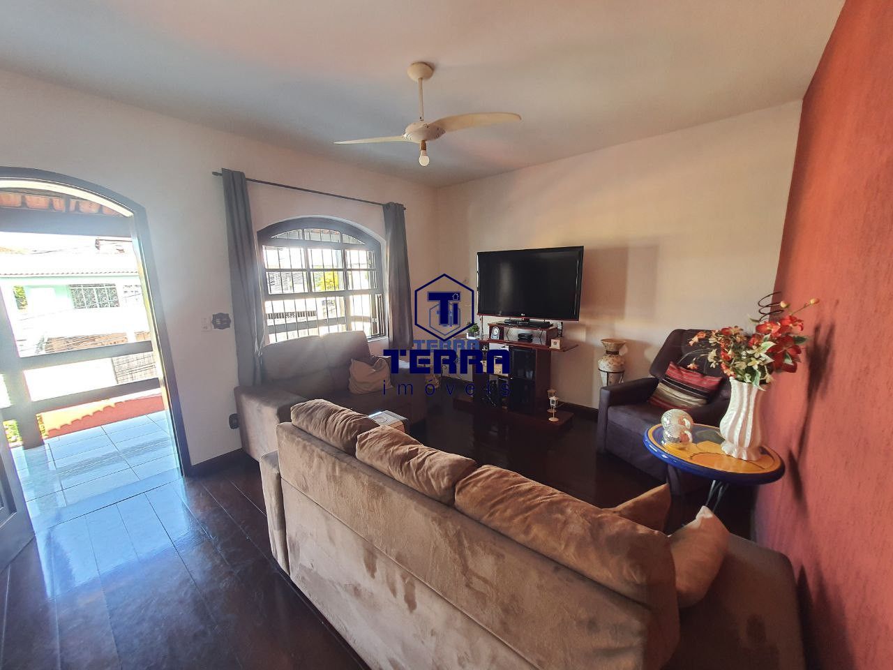 Imagens do imóveis Casa com 3 quartos, junto e ao lado do farto comércio do Largo da Batalha.