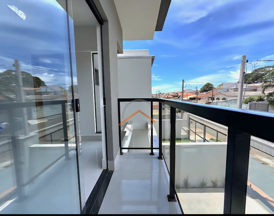 Sobrado Novo, moderno, próx H.U. Imagens do imóveis Sobrado Novo, moderno, próx H.U.