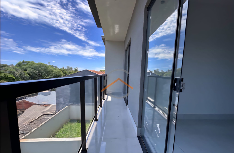 Sobrado Novo, moderno, próx H.U. Imagens do imóveis Sobrado Novo, moderno, próx H.U.