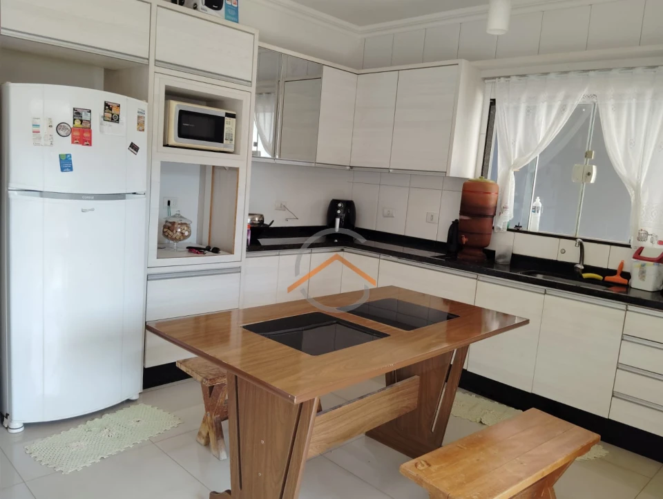 Ampla Casa assobradada no Jardim novo Sabará