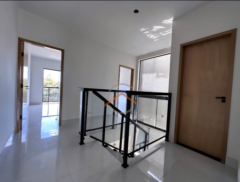 Sobrado Novo, moderno, próx H.U. Imagens do imóveis Sobrado Novo, moderno, próx H.U.