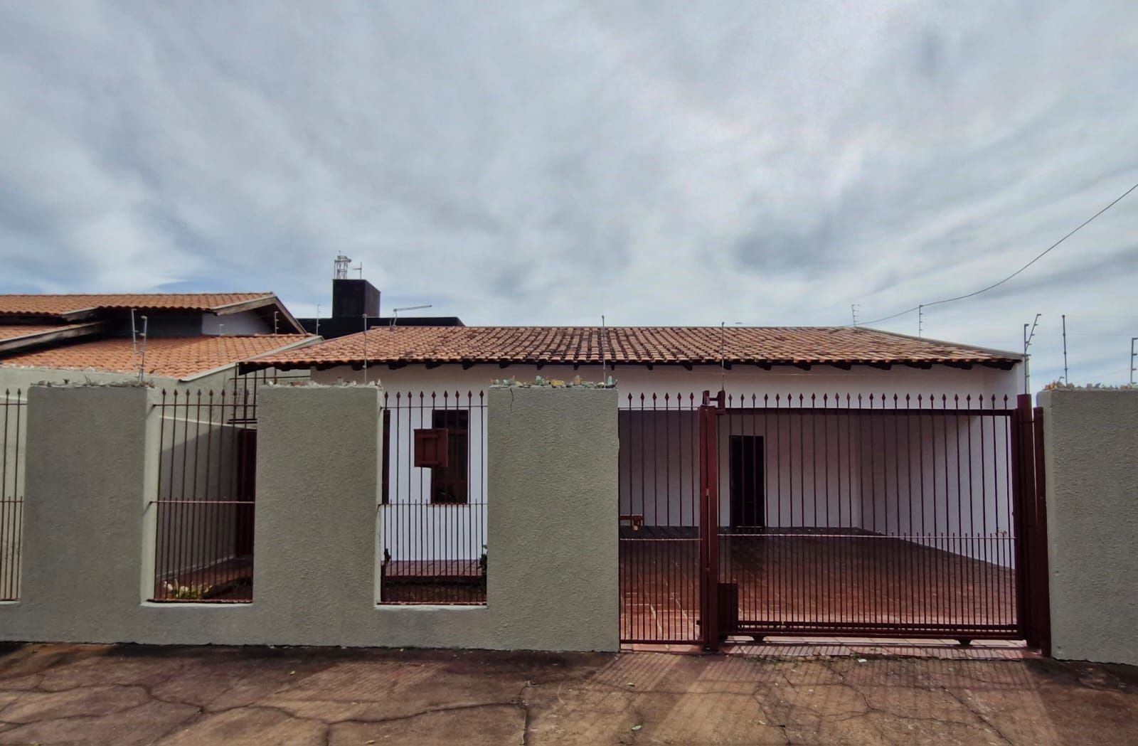 Imagens do imóveis Casa com 3 dormitórios à venda, 166 m² por R$ 450.000,00 - Leonor - Londrina/PR