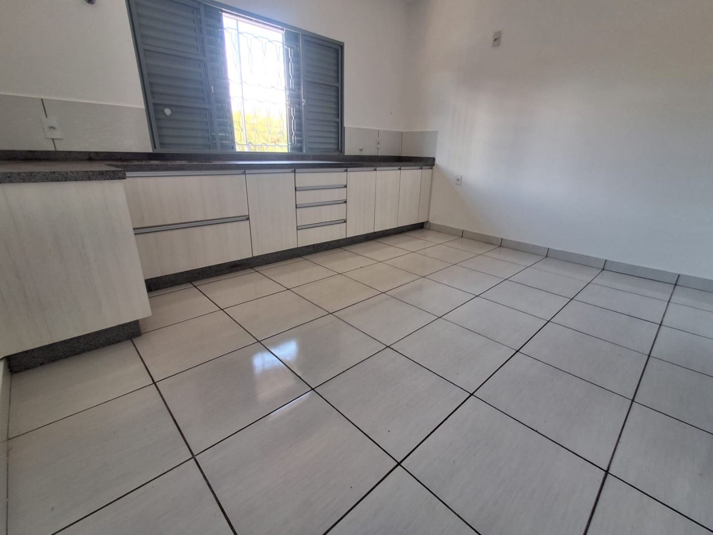 Casa comercial a 200 metros da prefeitura de Londrina