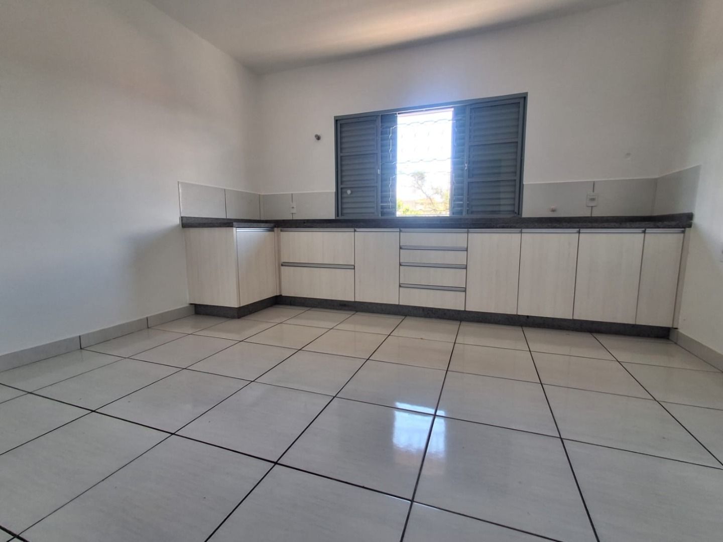 Casa comercial a 200 metros da prefeitura de Londrina