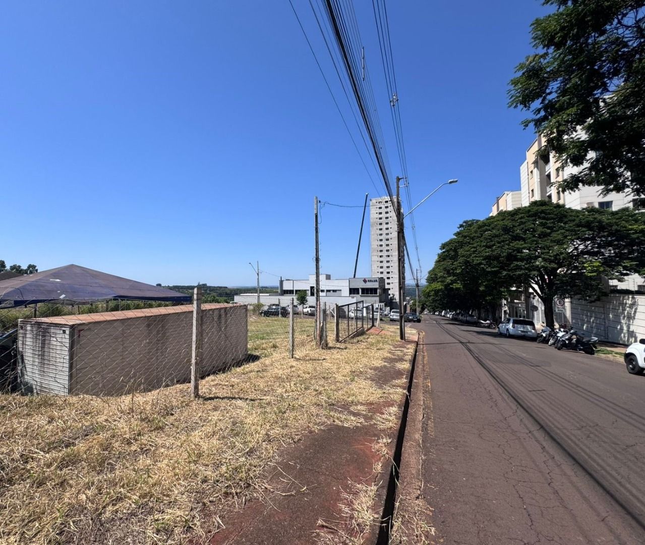 TERRENO COMERCIAL DE 909,25m2 NO TERRA BONITA
