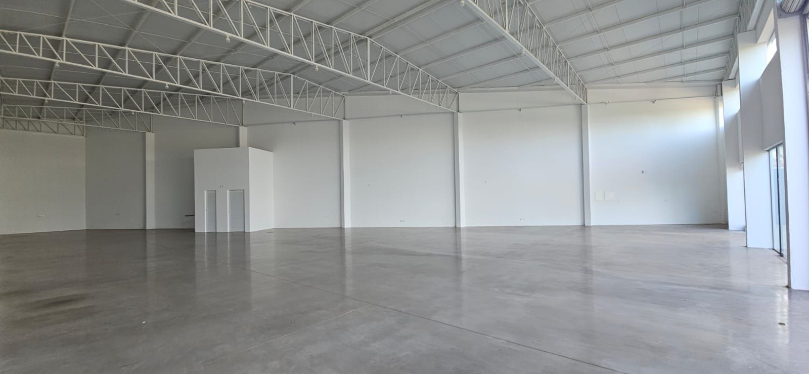 Barracão para alugar, 434 m² por R$ 14.000,00/mês - Messiânico - Londrina/PR