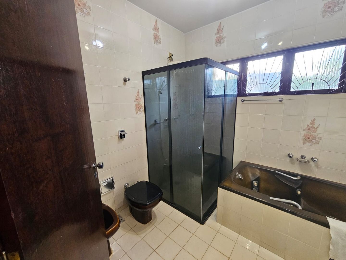 Casa com 5 dormitórios à venda, 447 m² por R$ 1.490.000,00 - Champagnat - Londrina/PR