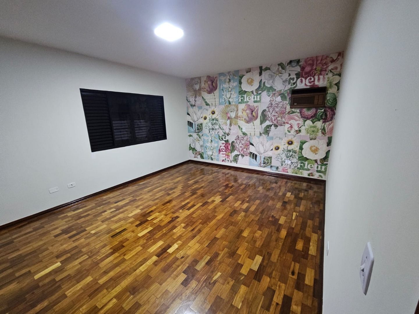 Casa com 5 dormitórios à venda, 447 m² por R$ 1.490.000,00 - Champagnat - Londrina/PR