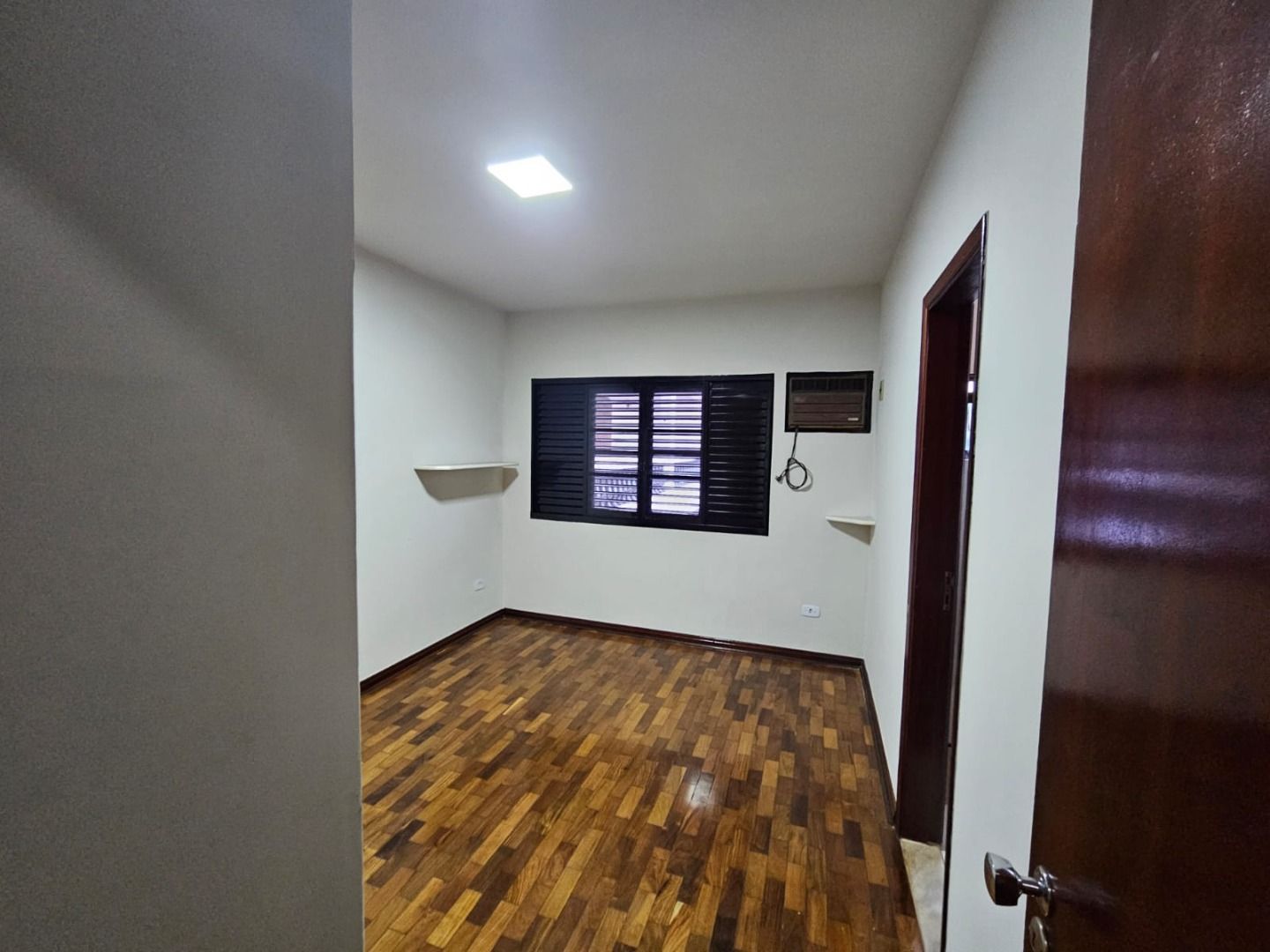 Casa com 5 dormitórios à venda, 447 m² por R$ 1.490.000,00 - Champagnat - Londrina/PR