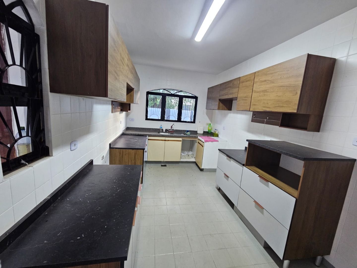 Casa com 5 dormitórios à venda, 447 m² por R$ 1.490.000,00 - Champagnat - Londrina/PR