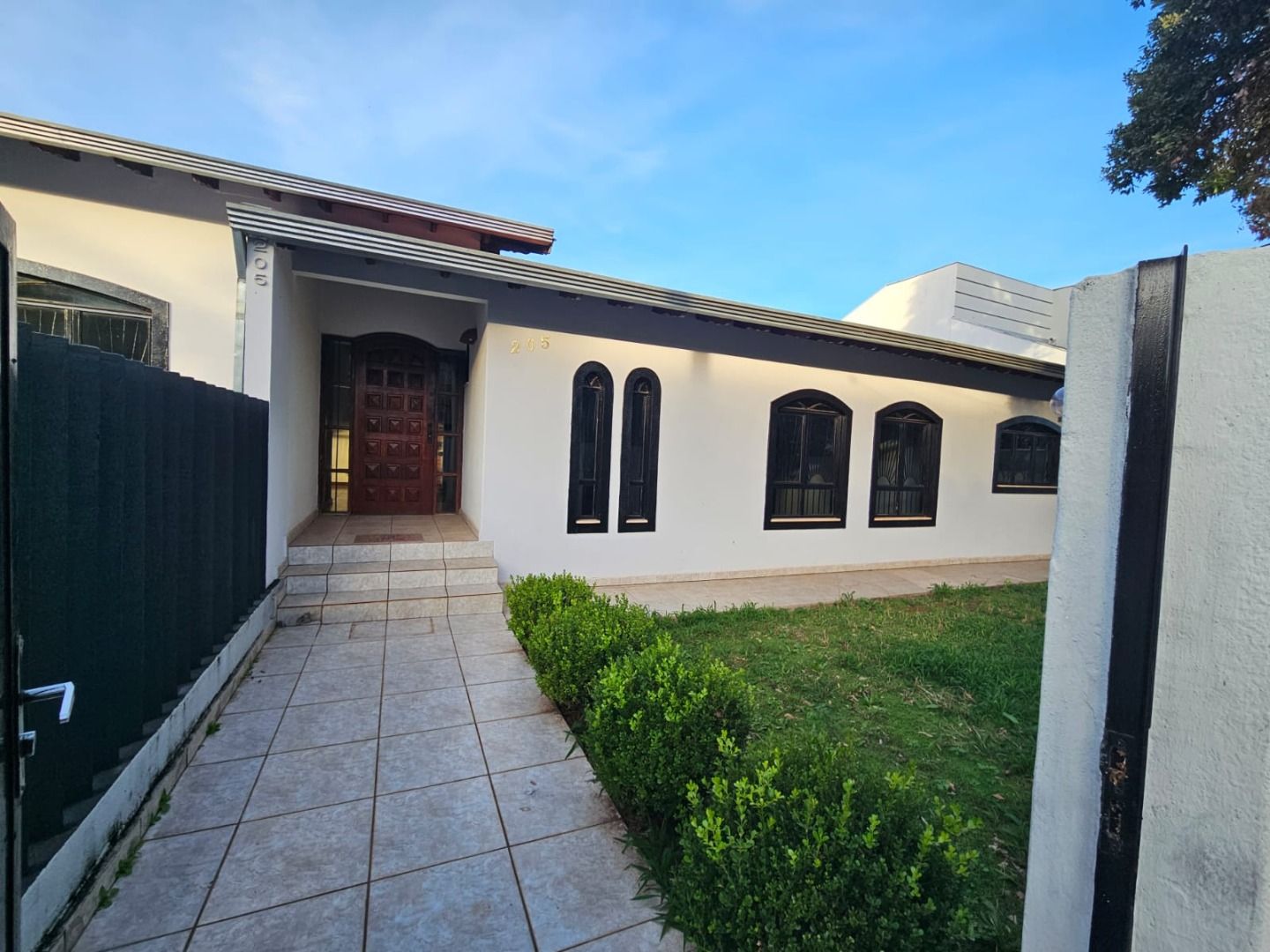 Casa com 5 dormitórios à venda, 447 m² por R$ 1.490.000,00 - Champagnat - Londrina/PR