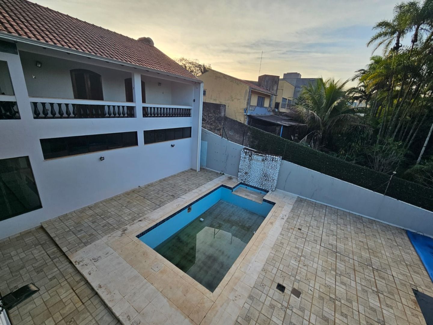 Casa com 5 dormitórios à venda, 447 m² por R$ 1.490.000,00 - Champagnat - Londrina/PR