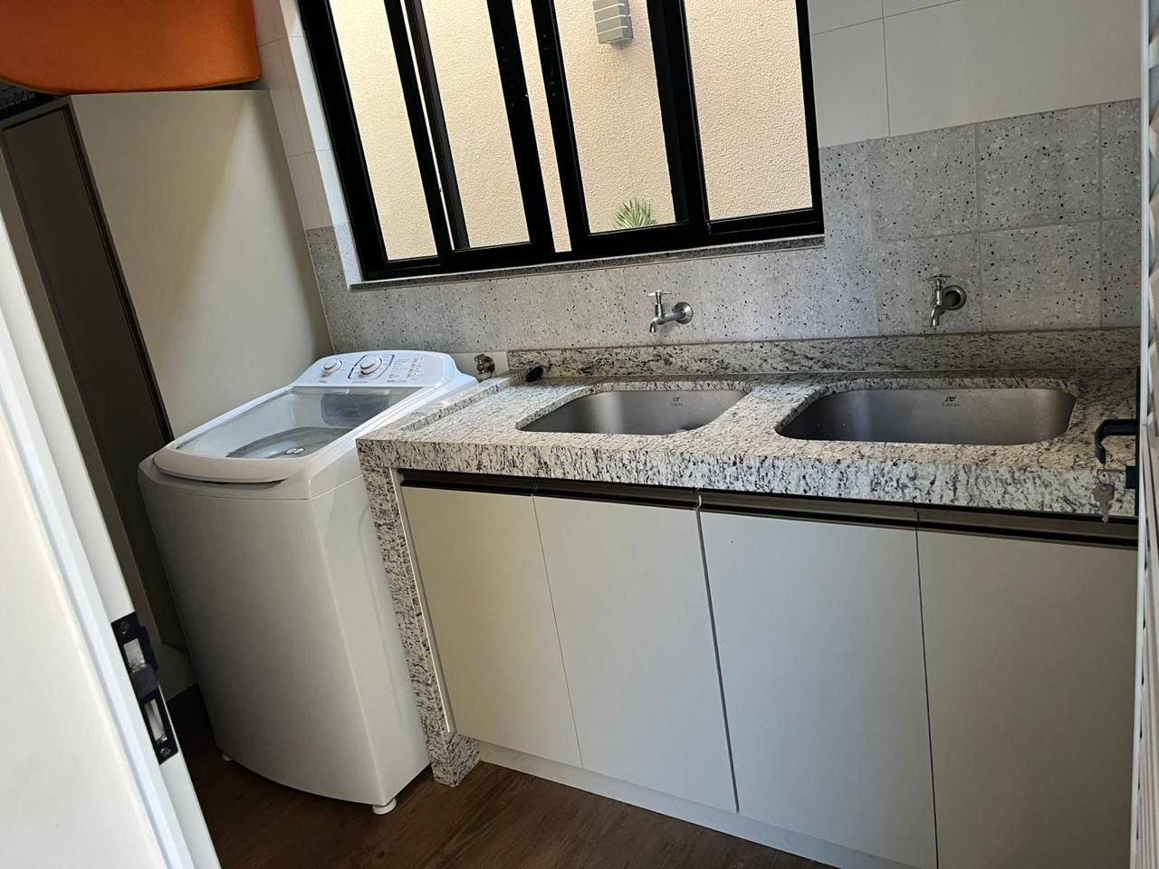 Casa com 3 dormitórios à venda, 274 m² por R$ 1.250.000,00 - Jardim Nápoles - Londrina/PR