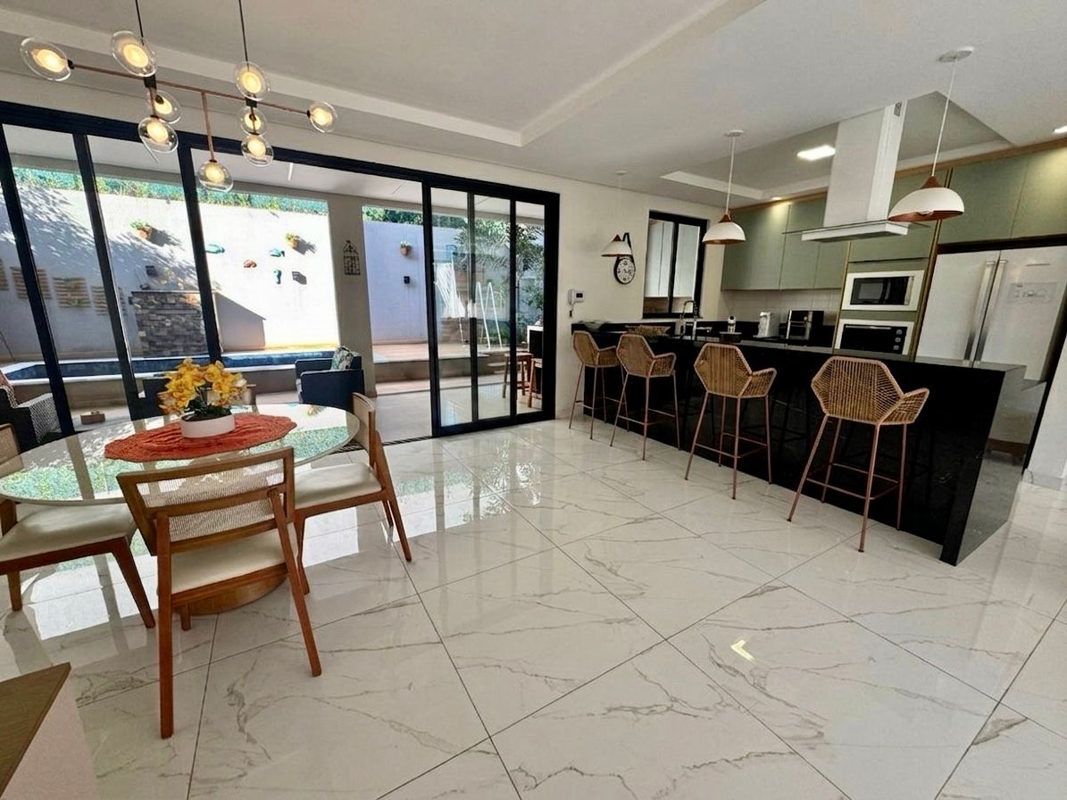 Casa com 3 dormitórios à venda, 274 m² por R$ 1.250.000,00 - Jardim Nápoles - Londrina/PR