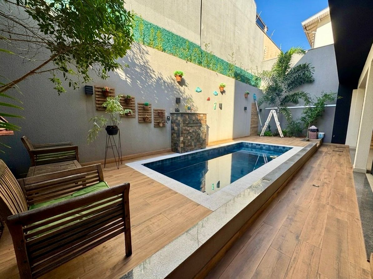Casa com 3 dormitórios à venda, 274 m² por R$ 1.250.000,00 - Jardim Nápoles - Londrina/PR