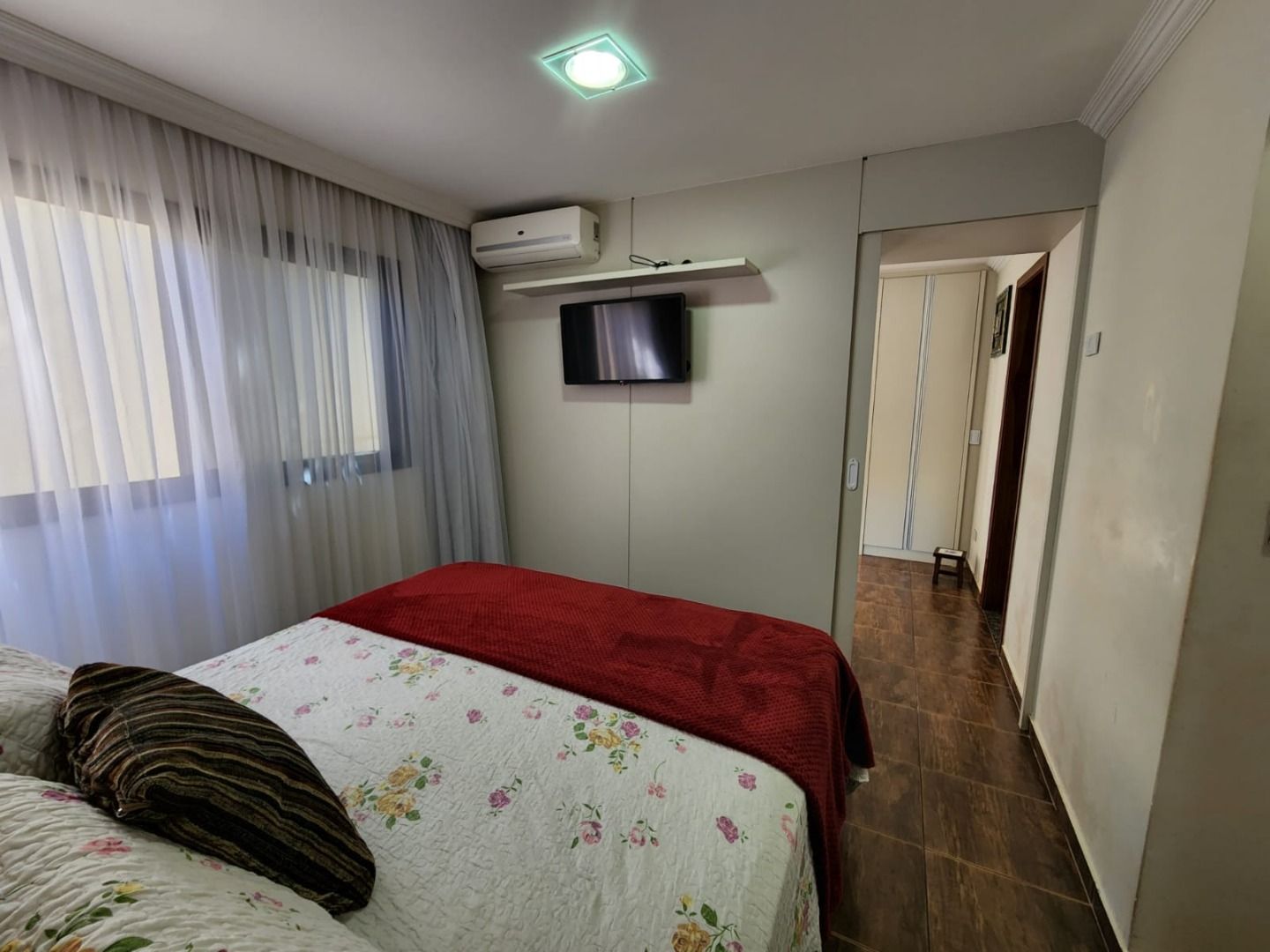 Casa com 3 quartos à venda, 240 m² por R$ 1.750.000 - Tucano - Londrina/PR