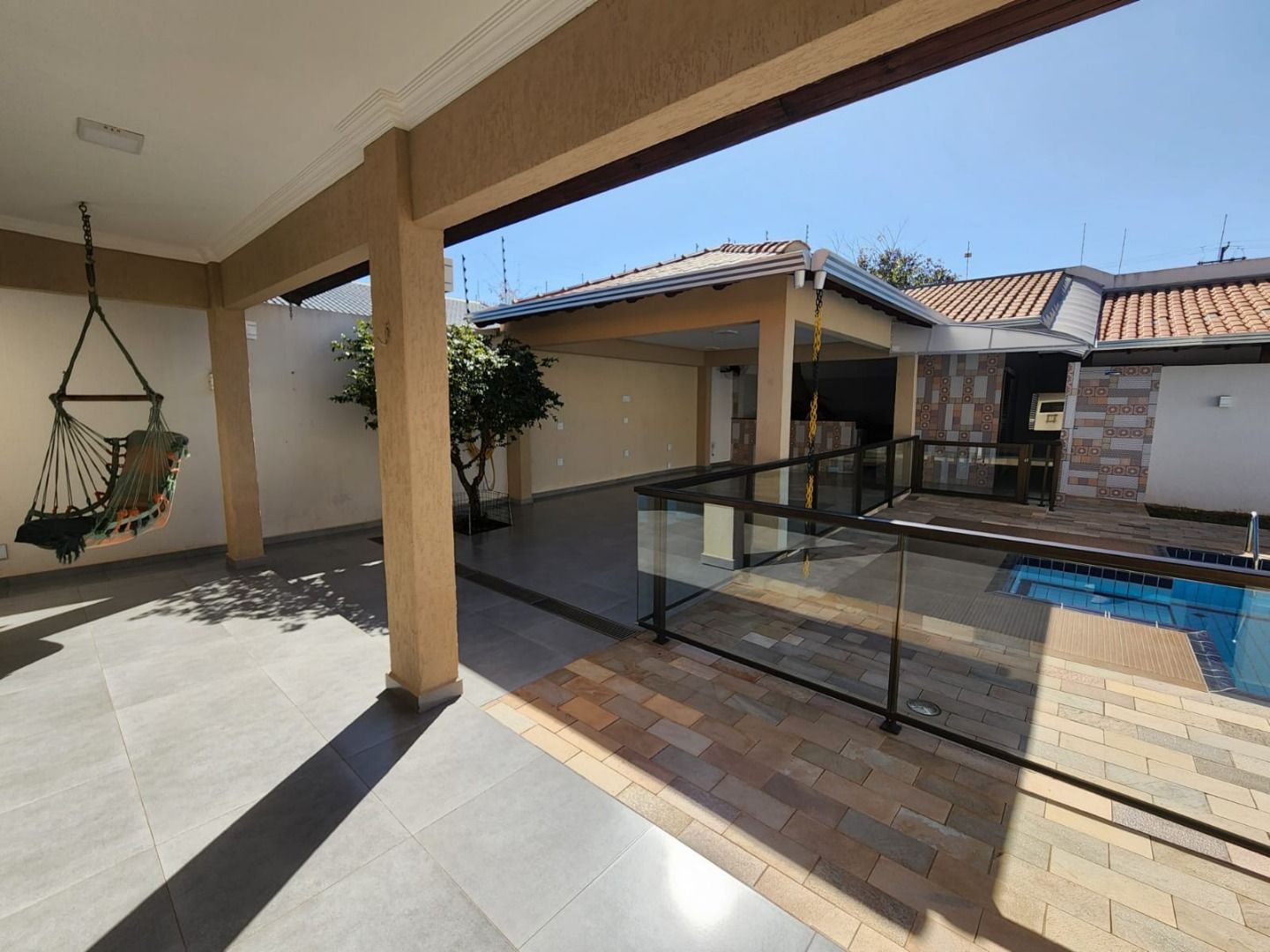 Casa com 3 quartos à venda, 240 m² por R$ 1.750.000 - Tucano - Londrina/PR