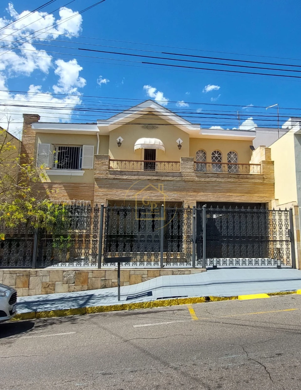 Imagens do imóveis Casa – Ampla e Bem Conservada