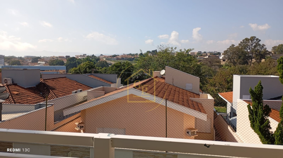Imagens do imóveis "Suíte com varanda integrada e uma paisagem natural encantadora, com vista privilegiada para o nascer do sol."