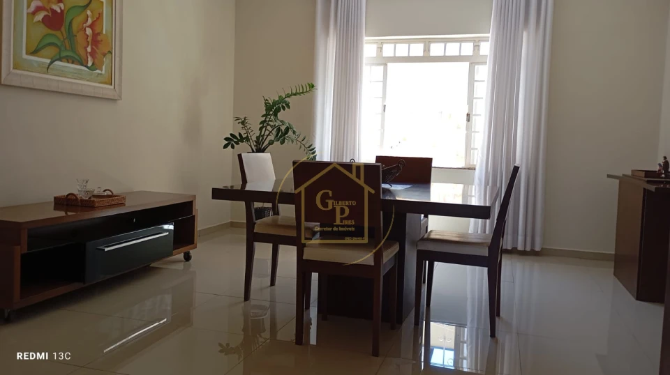 Imagens do imóveis Casa – Ampla e Bem Conservada