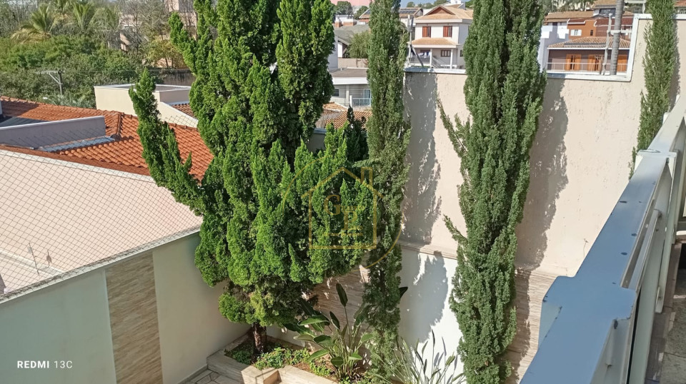 Imagens do imóveis "Suíte com varanda integrada e uma paisagem natural encantadora, com vista privilegiada para o nascer do sol."