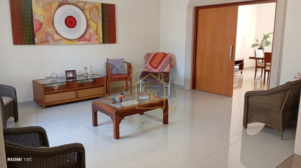 Imagens do imóveis Casa – Ampla e Bem Conservada