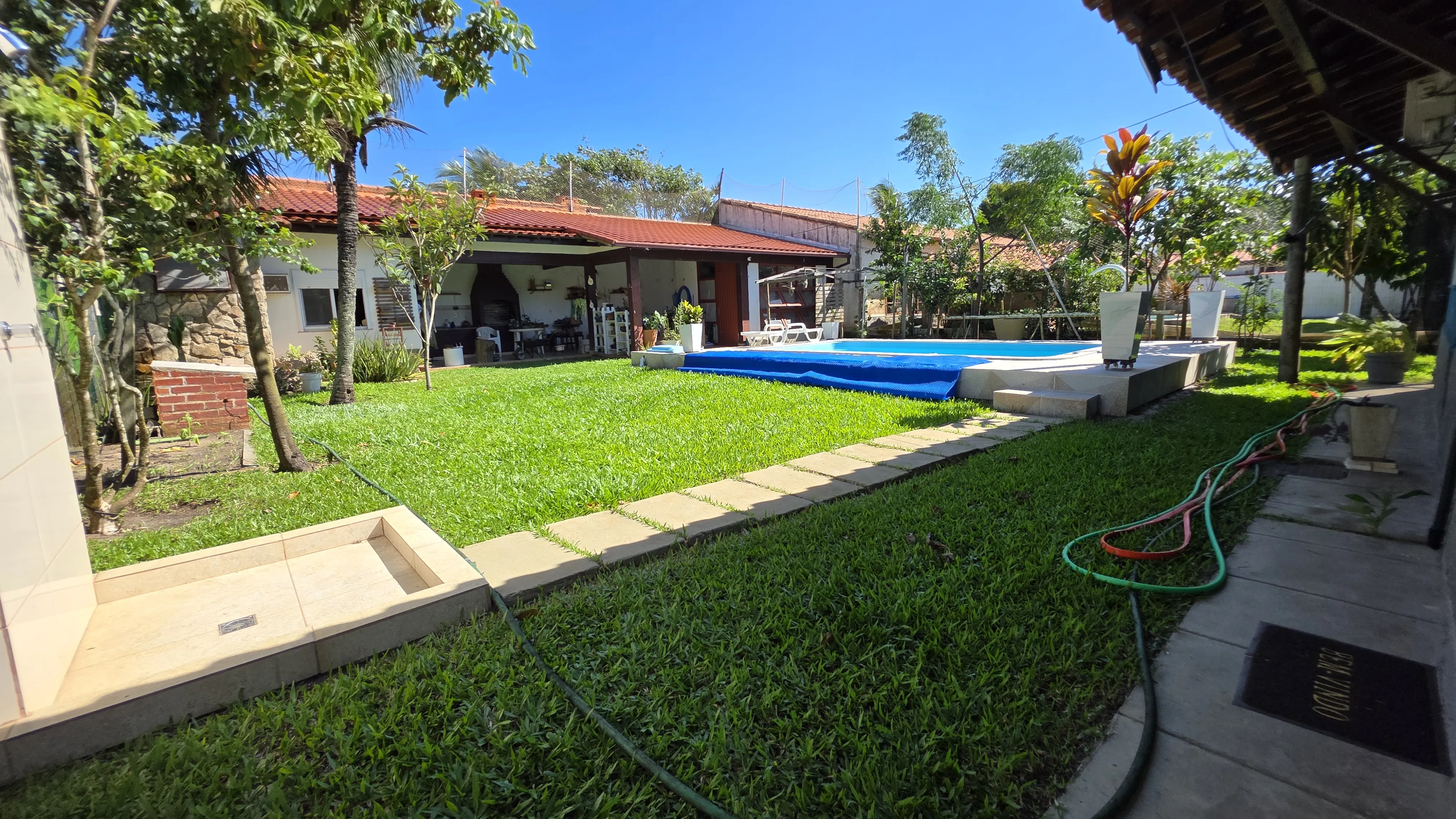 Imagens do imóveis Casa Linear com Piscina Aquecida, Área Gourmet e 632m² na Extensão da Praia Rasa