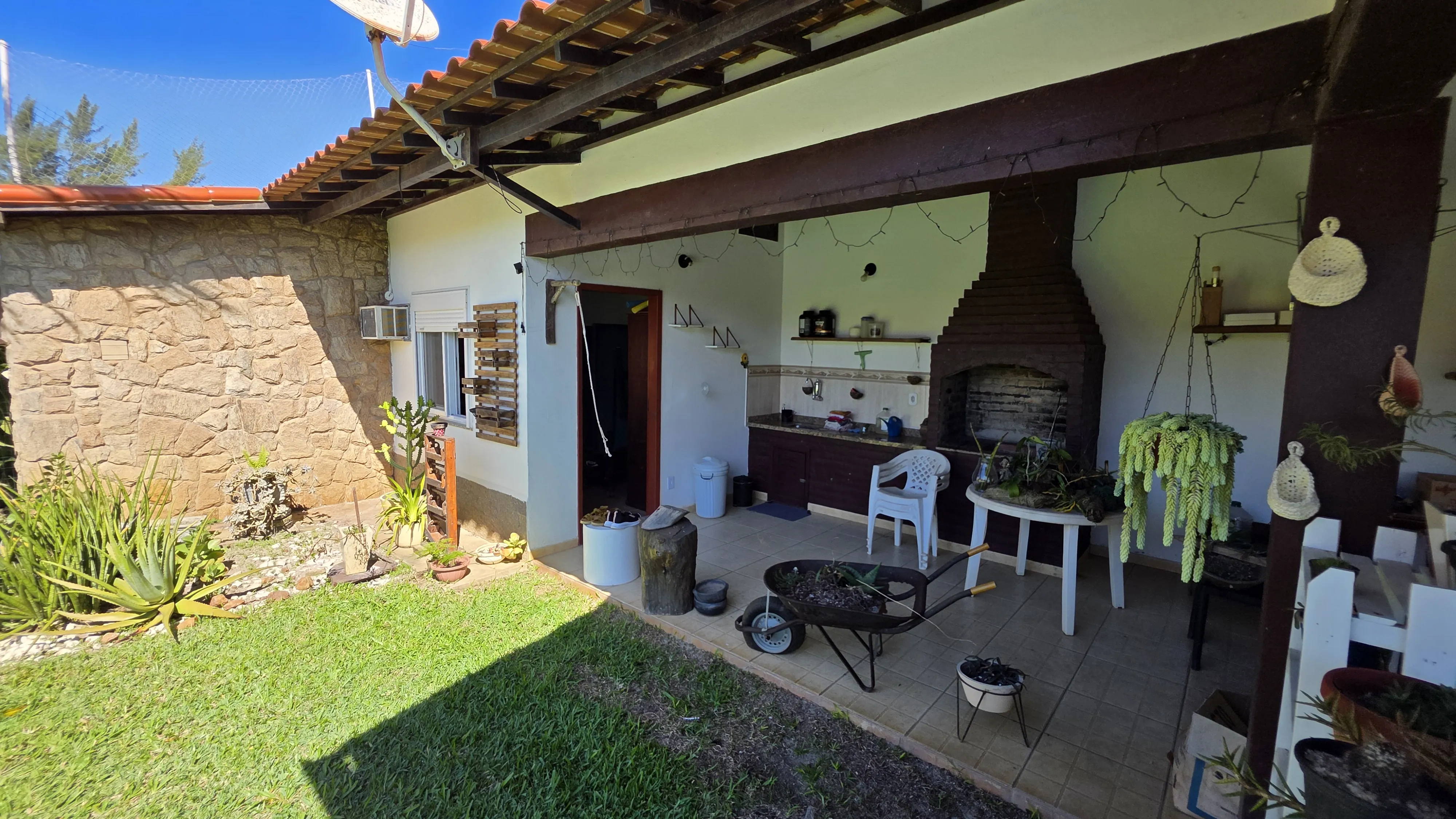 Imagens do imóveis Casa Linear com Piscina Aquecida, Área Gourmet e 632m² na Extensão da Praia Rasa