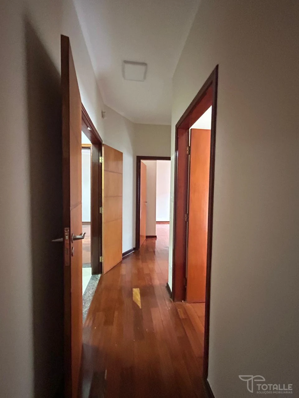 Imagens do imóveis Casa à Venda no Jardim Shangrilla