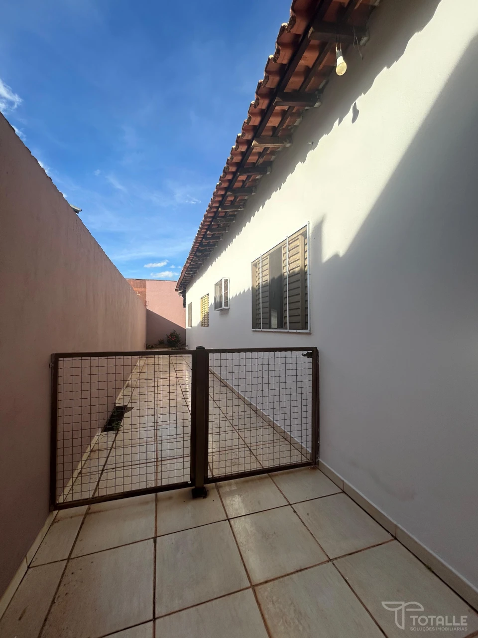 Imagens do imóveis Casa Com Predio Comercial  à Venda no Res. Regina Célia