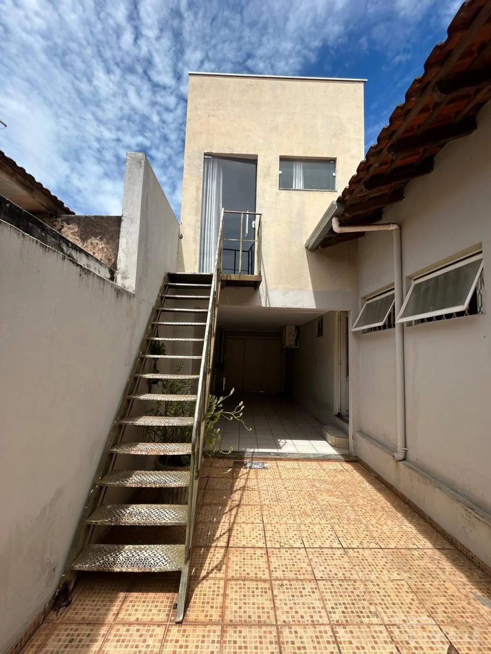 Imagens do imóveis Casa com Salão Comercial A Venda