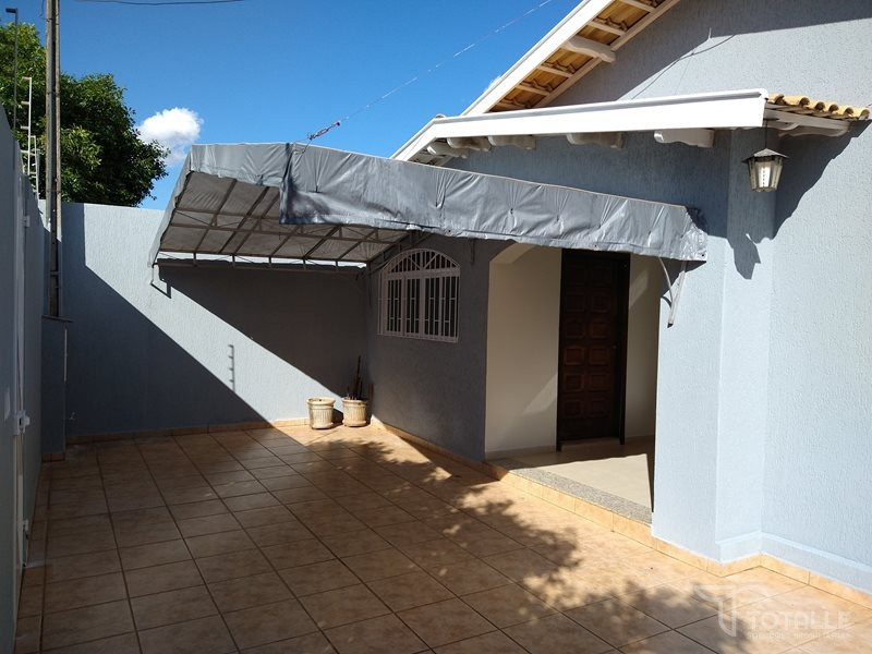 Imagens do imóveis Vende ou Aluga Casa no Centro de Penápolis