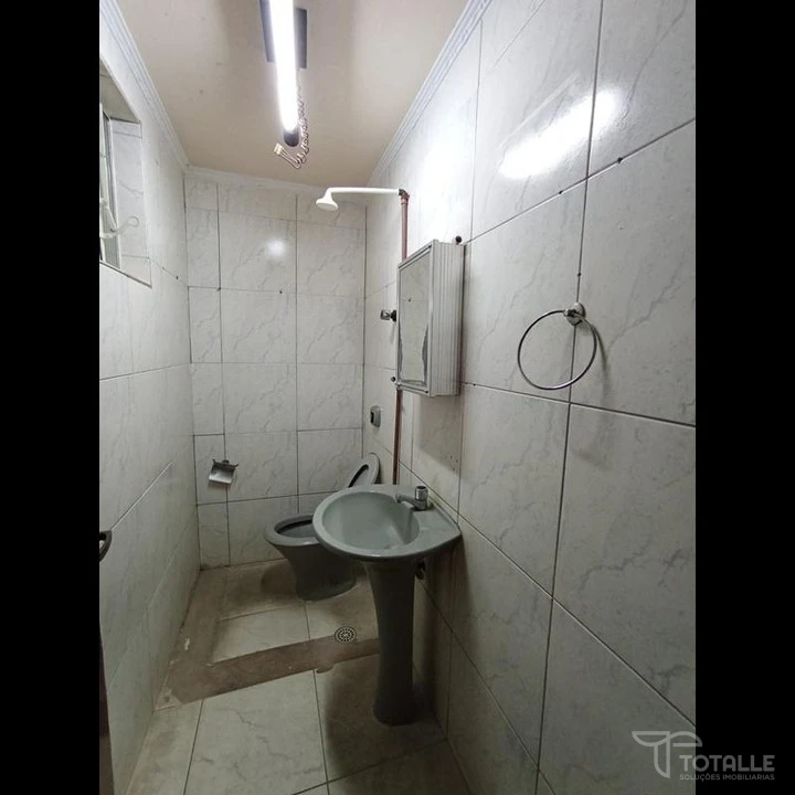 Imagens do imóveis Sobrado com Salão Comercial a Venda e disponível para  Locação no Centro