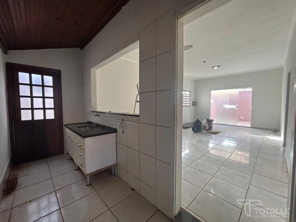 Imagens do imóveis Casa Com Predio Comercial  à Venda no Res. Regina Célia