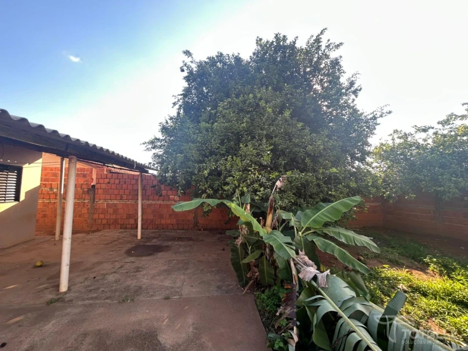 Imagens do imóveis Vende-se Casa de Esquina no Gualter Monteiro