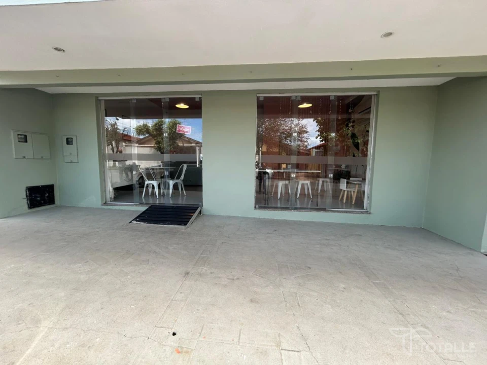 Imagens do imóveis Casa com Salão Comercial A Venda