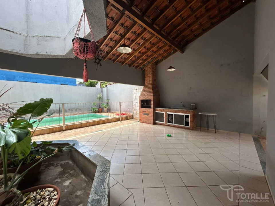 Imagens do imóveis Casa com Salão Comercial A Venda