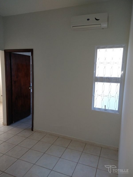 Imagens do imóveis Vende ou Aluga Casa no Centro de Penápolis
