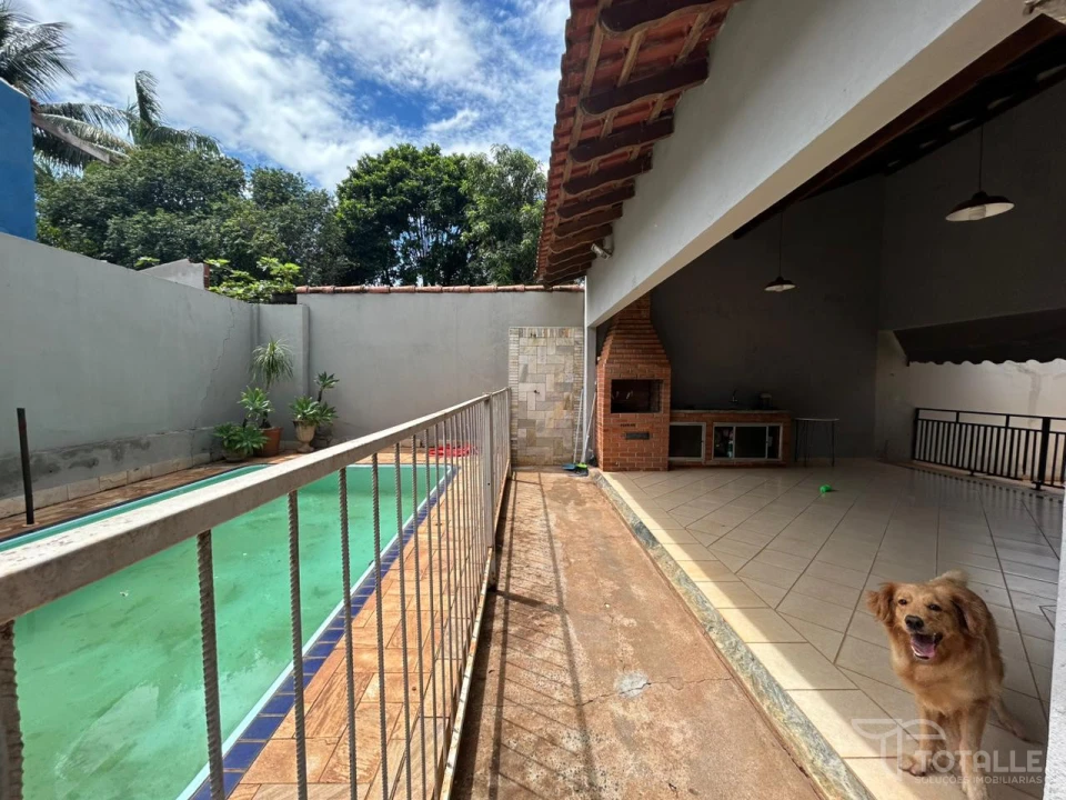 Imagens do imóveis Casa com Salão Comercial A Venda