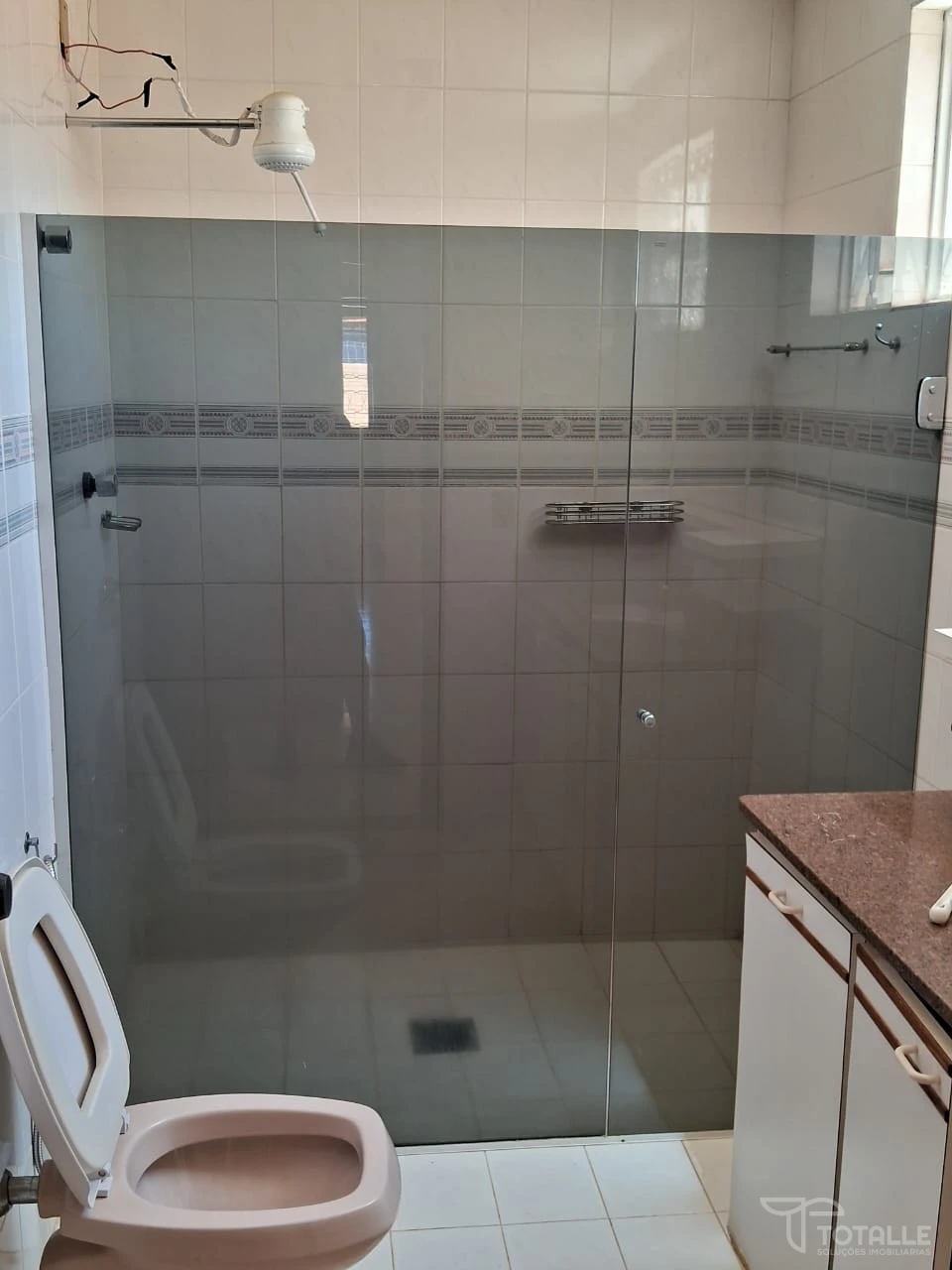 Imagens do imóveis Sobrado com Salão Comercial a Venda e disponível para  Locação no Centro